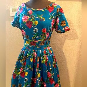 "Lady vintage" blue dress.